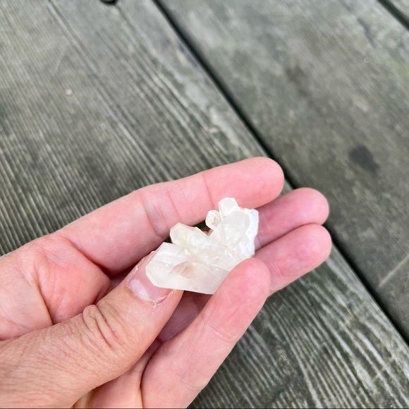 Clear Quartz Crystal Cluster Self Standing - Picture 16 of 16